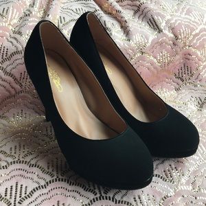 Like New! Size 8 1/2 Black Heels